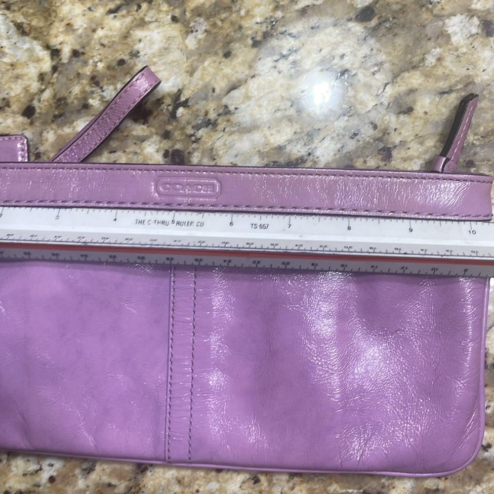 Authentic COACH patent leather clutch - Lilac - Picture 6 of 7